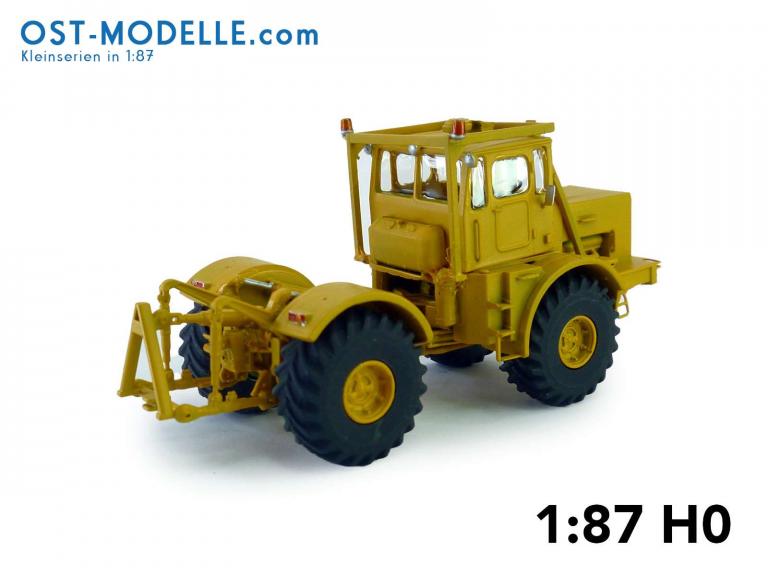 Traktor Kirovets K700A gelb ohne Motorverkleidung Überrollbügel
